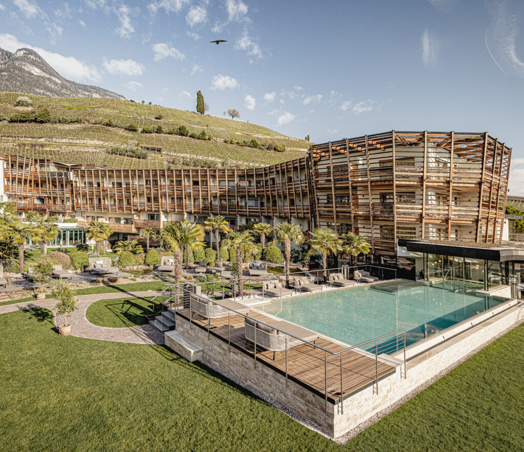 Hotel Seeleiten directly on Lake Kaltern